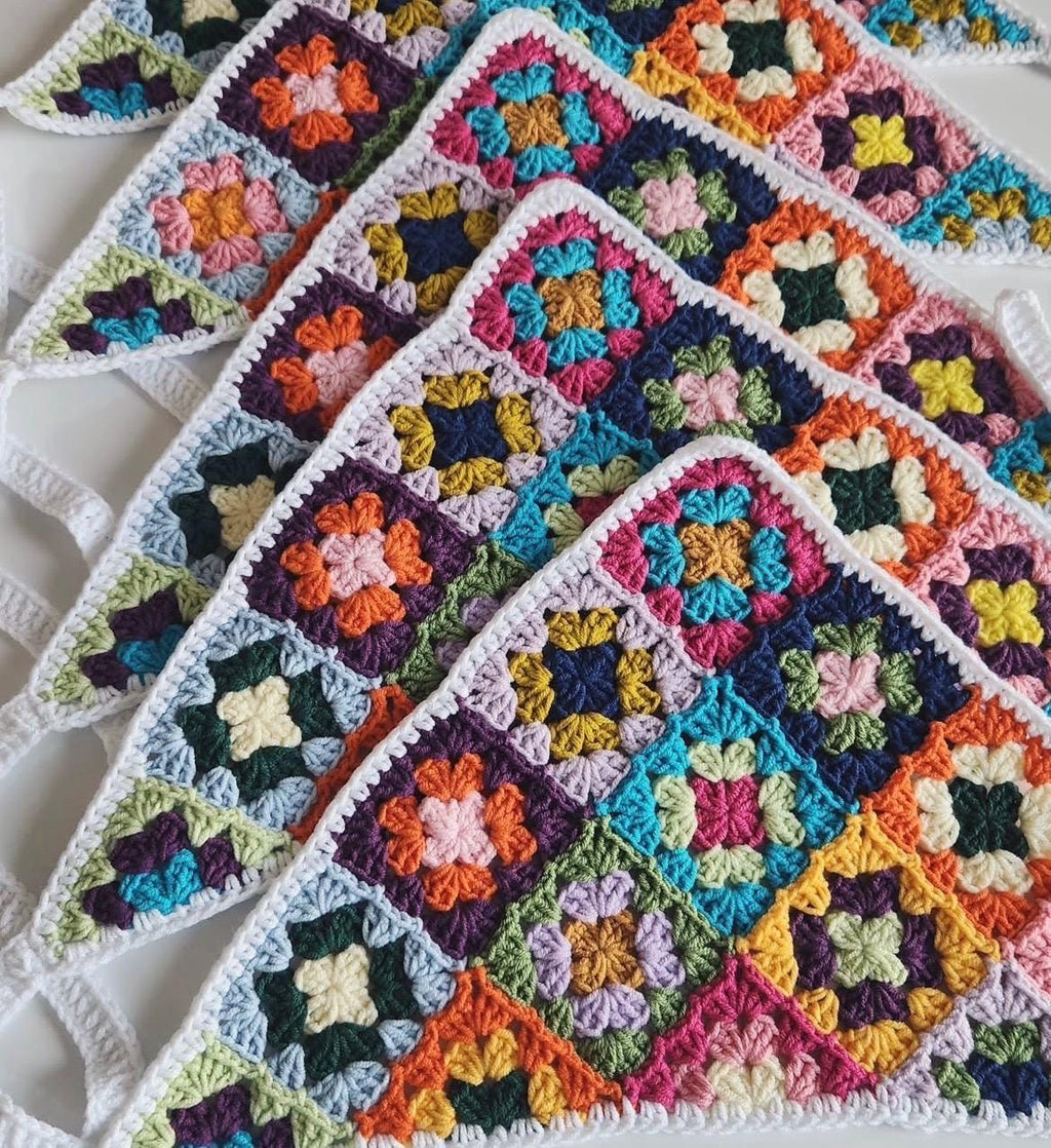 3-in-1 Häkel-Granny-Square-Bandana – Handgemachtes Haarband, Haustierhalsband & Halstuch für Mama | Farbenfrohes Boho-Accessoire | Retro-Häkelgeschenk